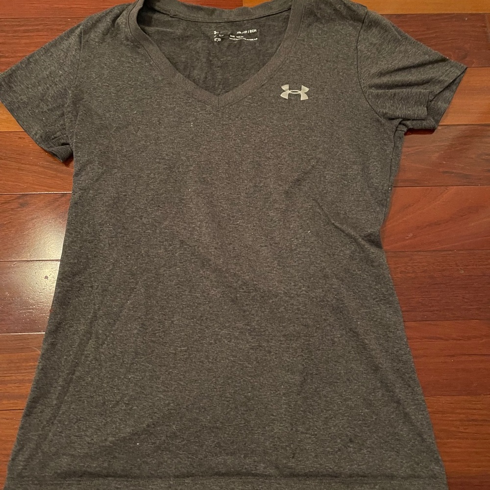 grey under armor shirt